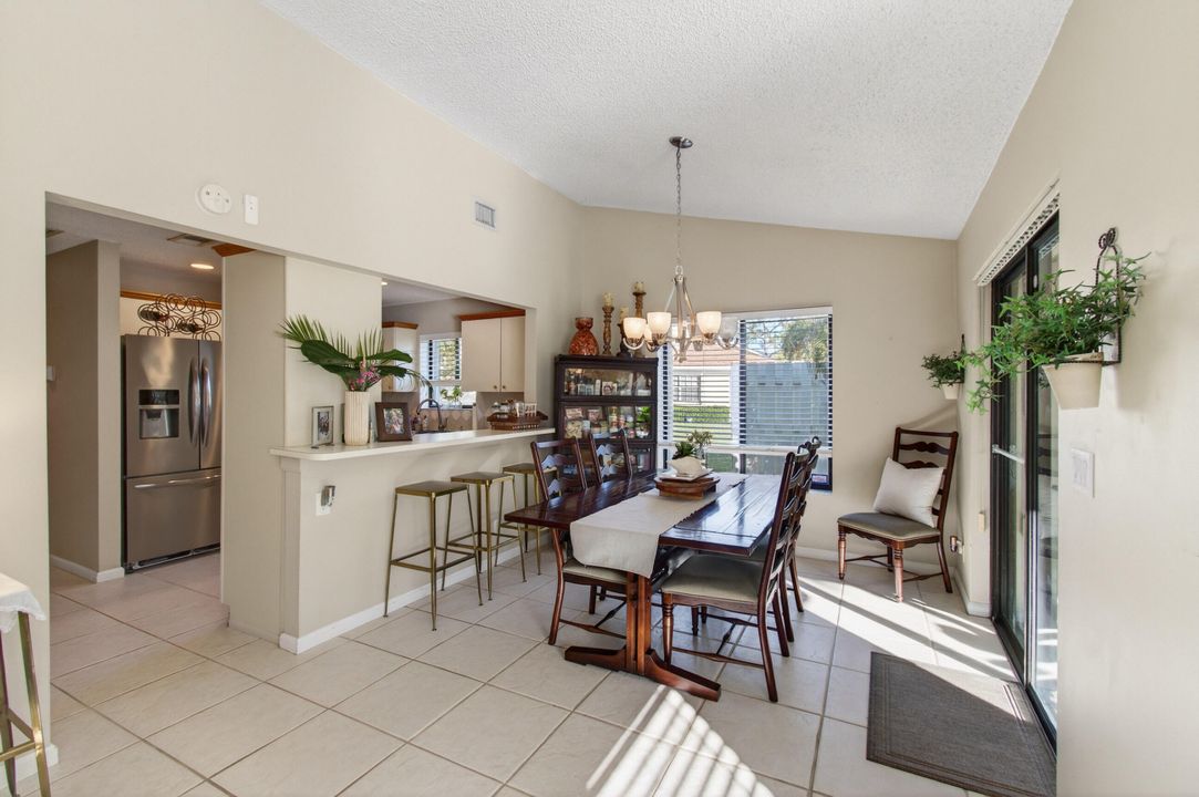 For Sale: $330,000 (2 beds, 2 baths, 1173 Square Feet)