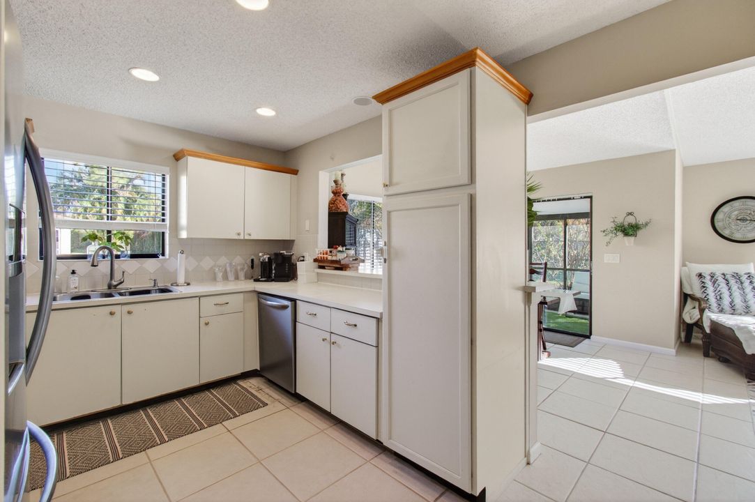 For Sale: $330,000 (2 beds, 2 baths, 1173 Square Feet)