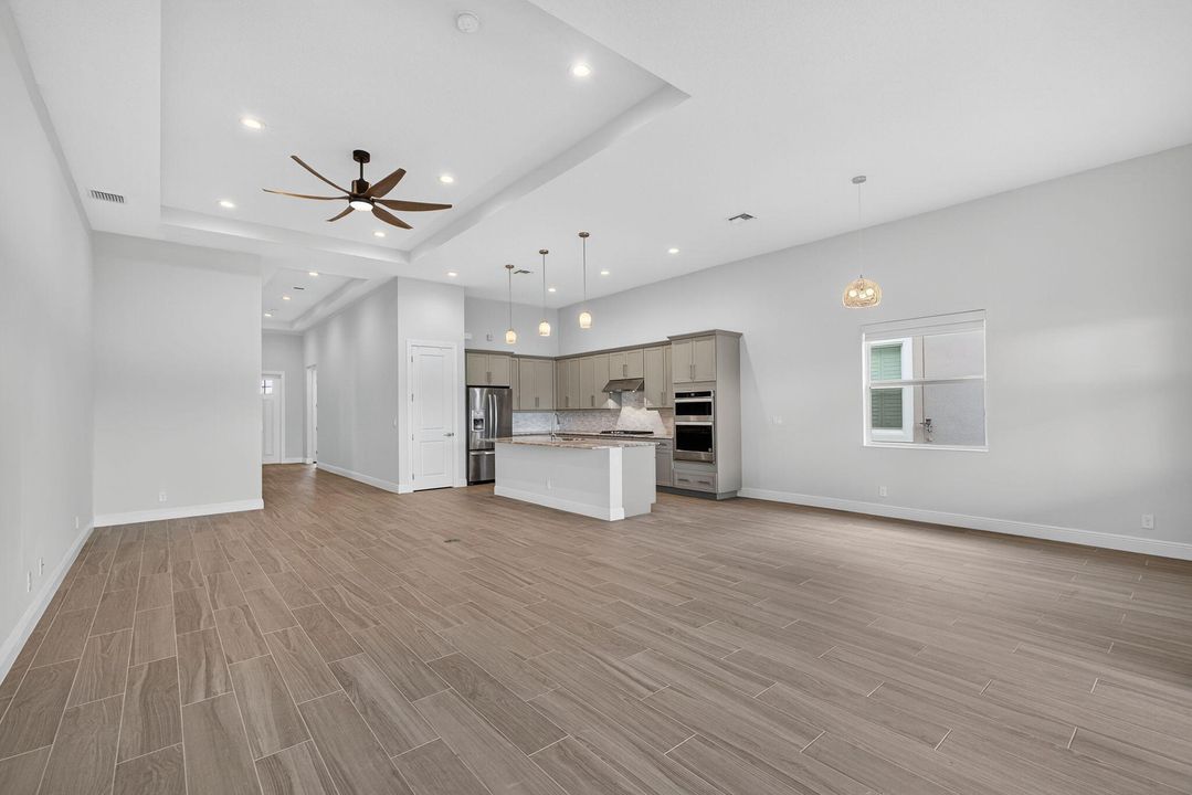 En Renta: $5,500 (3 camas, 2 baños, 2405 Pies cuadrados)