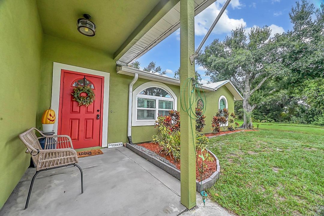 For Sale: $325,000 (3 beds, 2 baths, 1070 Square Feet)