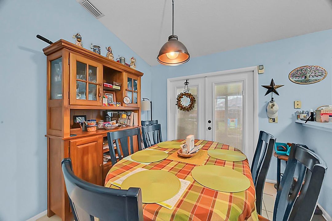 For Sale: $325,000 (3 beds, 2 baths, 1070 Square Feet)