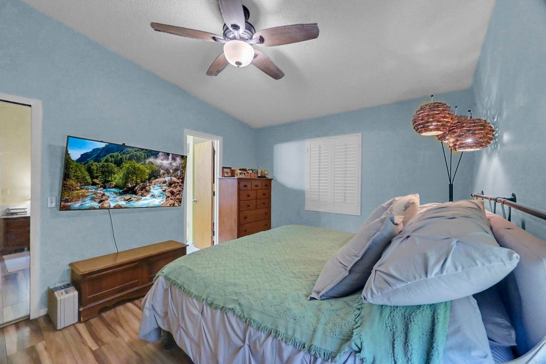 For Sale: $325,000 (3 beds, 2 baths, 1070 Square Feet)