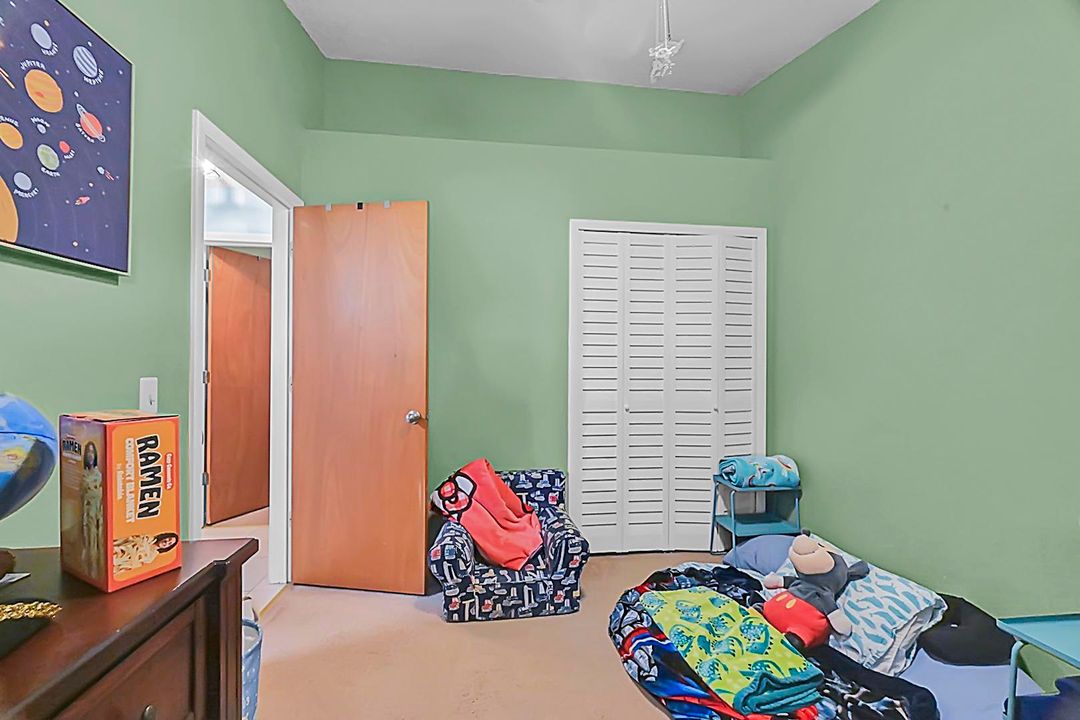 For Sale: $325,000 (3 beds, 2 baths, 1070 Square Feet)