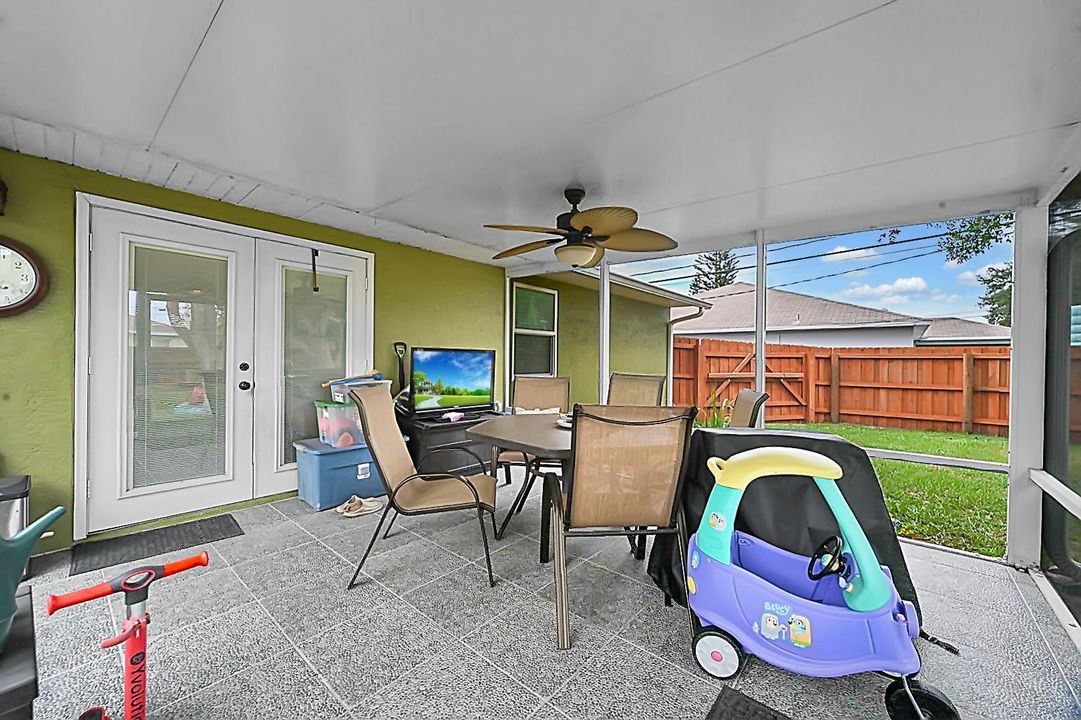 For Sale: $325,000 (3 beds, 2 baths, 1070 Square Feet)