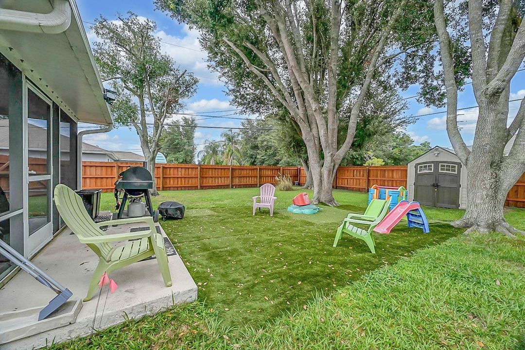 For Sale: $325,000 (3 beds, 2 baths, 1070 Square Feet)