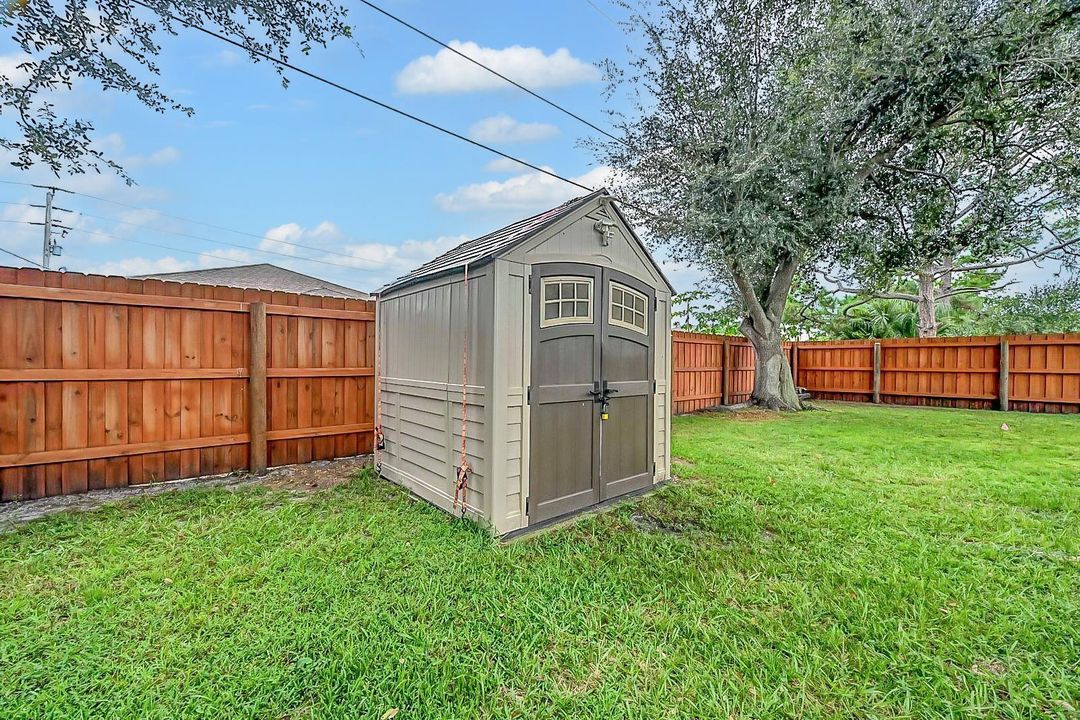 For Sale: $325,000 (3 beds, 2 baths, 1070 Square Feet)