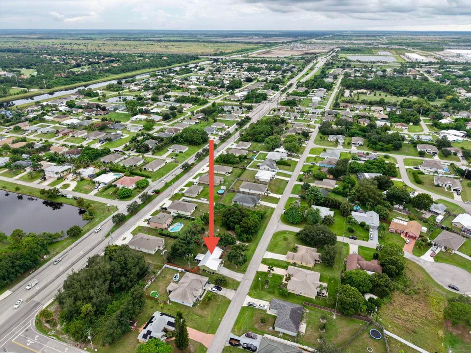 For Sale: $325,000 (3 beds, 2 baths, 1070 Square Feet)