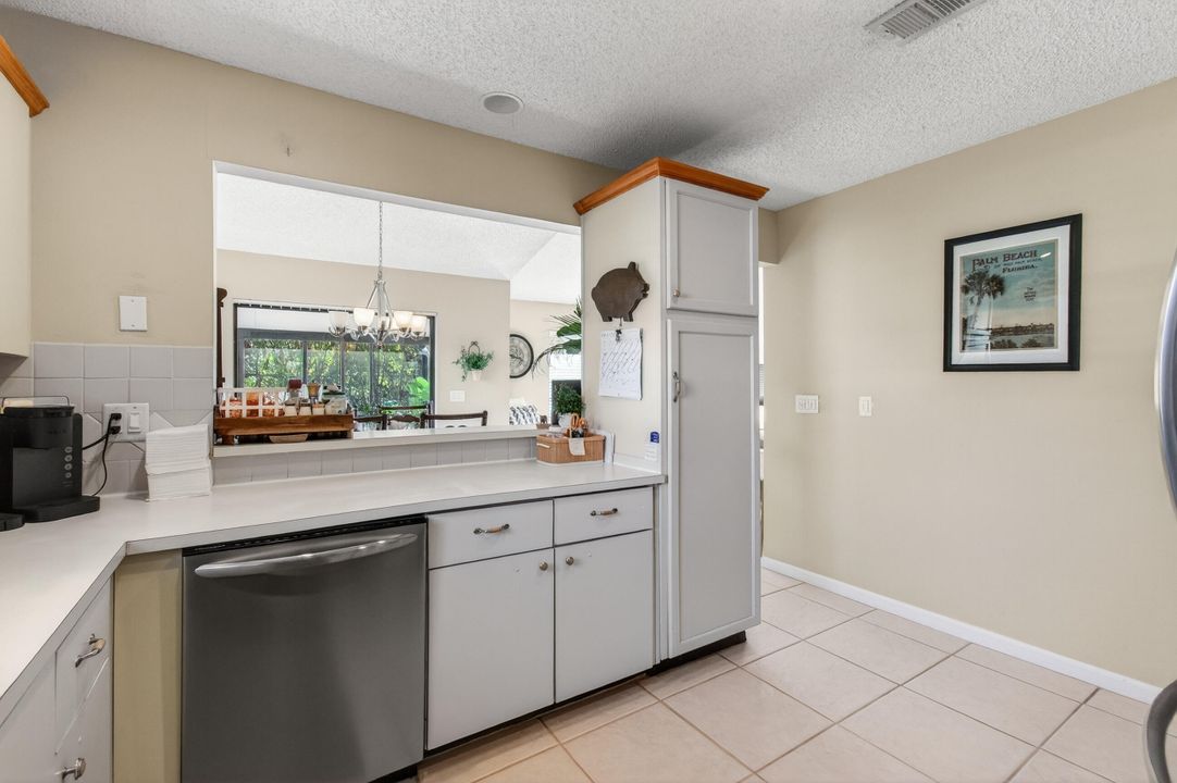 For Sale: $330,000 (2 beds, 2 baths, 1173 Square Feet)