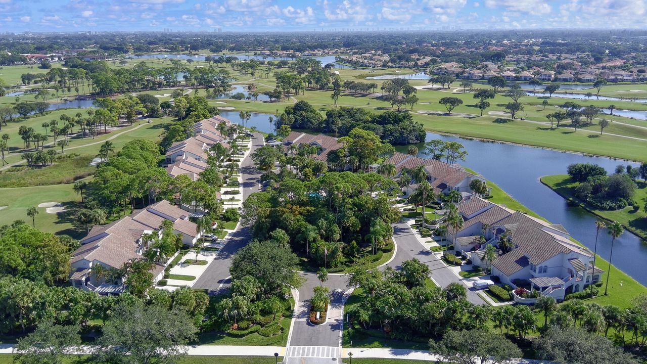 For Sale: $715,000 (2 beds, 2 baths, 1426 Square Feet)