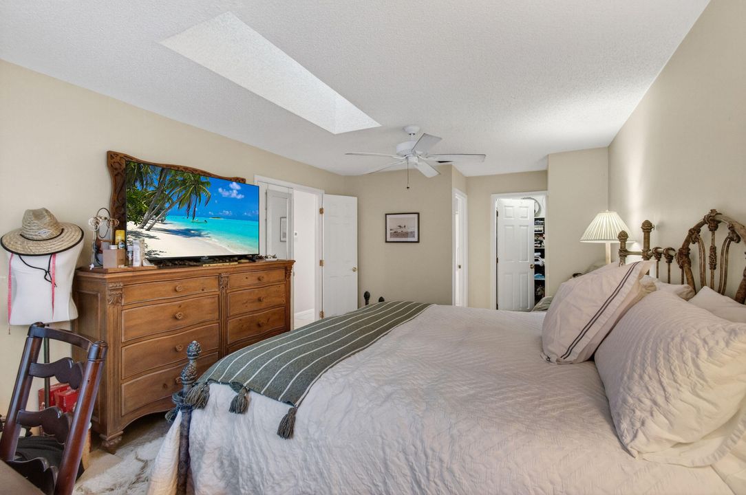 For Sale: $330,000 (2 beds, 2 baths, 1173 Square Feet)