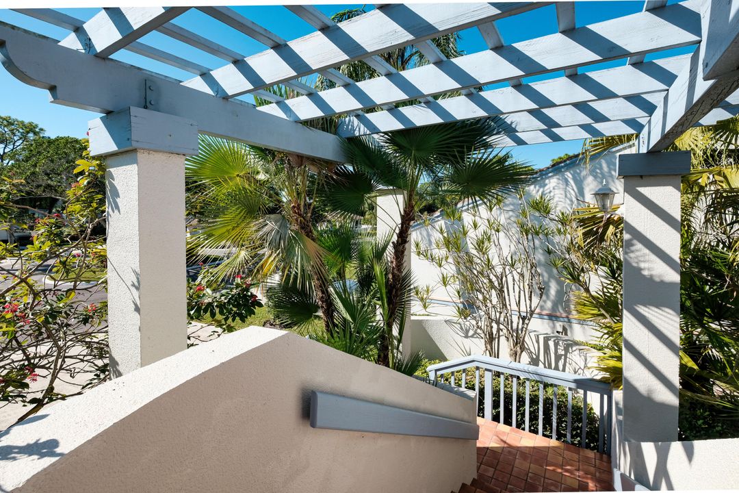 For Sale: $715,000 (2 beds, 2 baths, 1426 Square Feet)