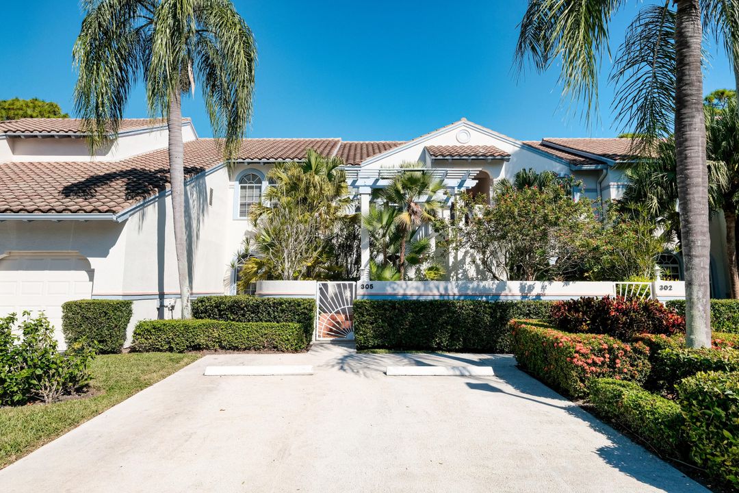 For Sale: $715,000 (2 beds, 2 baths, 1426 Square Feet)