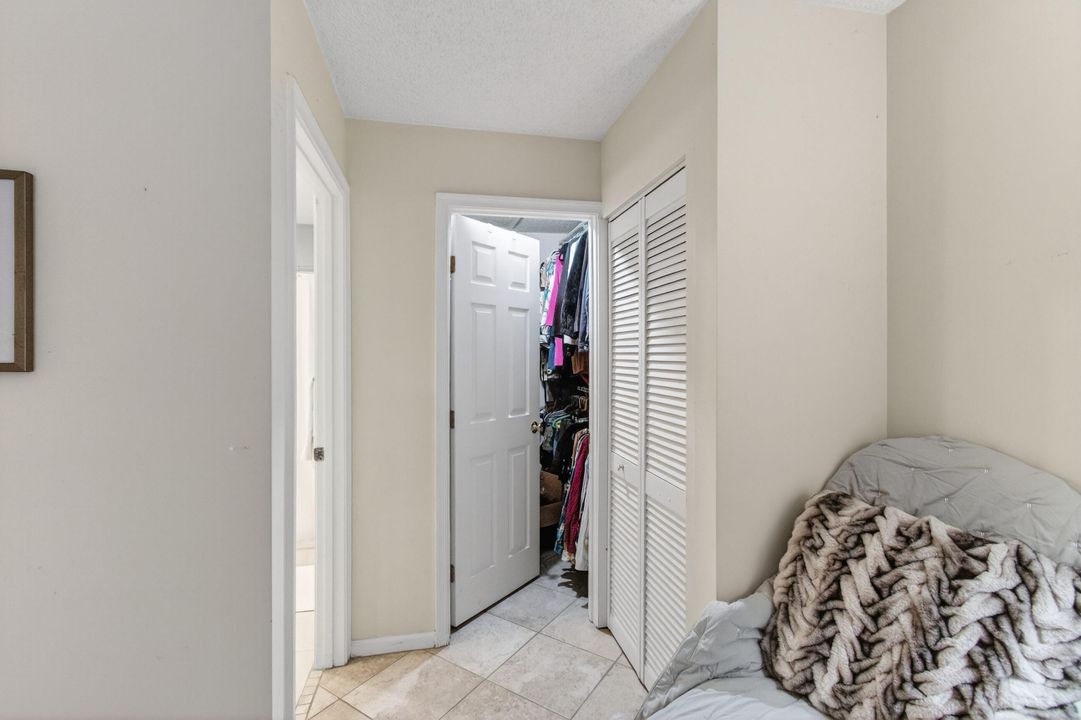 For Sale: $330,000 (2 beds, 2 baths, 1173 Square Feet)