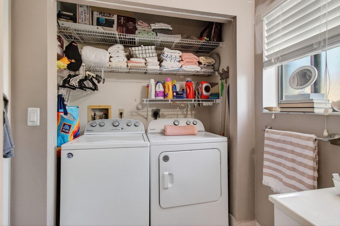 For Sale: $330,000 (2 beds, 2 baths, 1173 Square Feet)