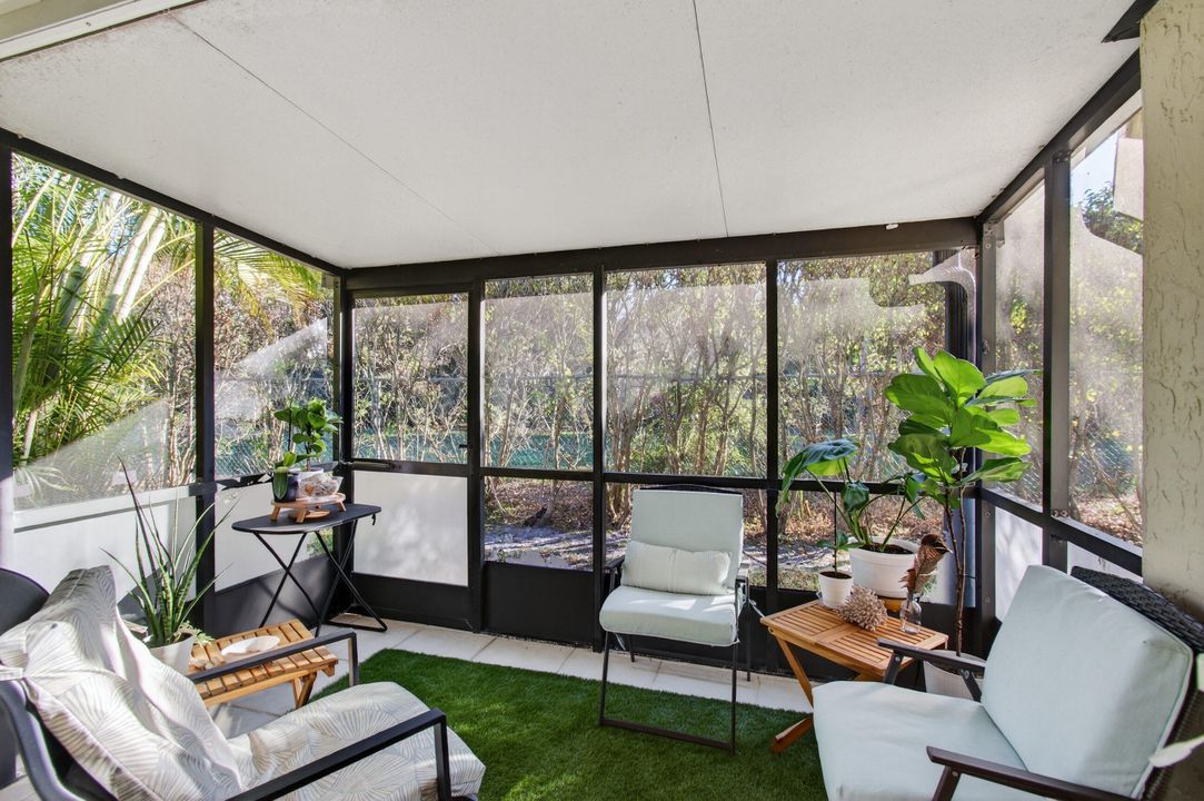 For Sale: $330,000 (2 beds, 2 baths, 1173 Square Feet)