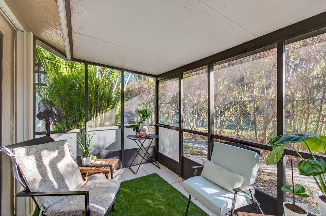 For Sale: $330,000 (2 beds, 2 baths, 1173 Square Feet)