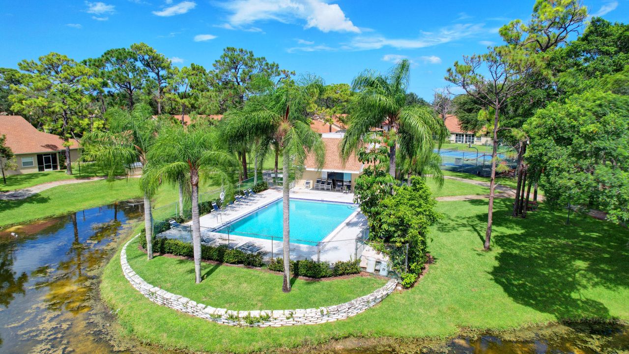 For Sale: $330,000 (2 beds, 2 baths, 1173 Square Feet)