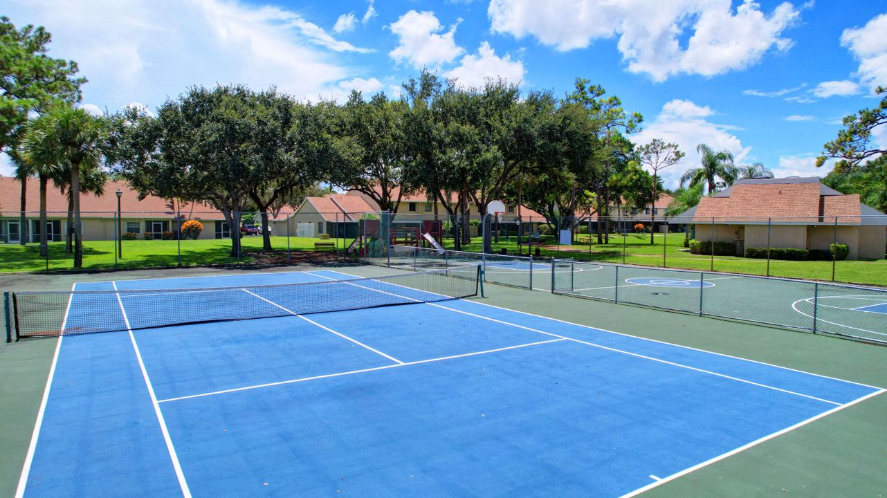 For Sale: $330,000 (2 beds, 2 baths, 1173 Square Feet)