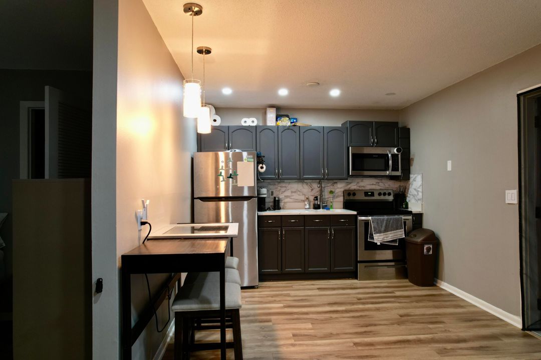 For Sale: $155,000 (1 beds, 1 baths, 430 Square Feet)