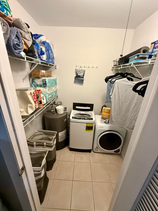 For Sale: $155,000 (1 beds, 1 baths, 430 Square Feet)