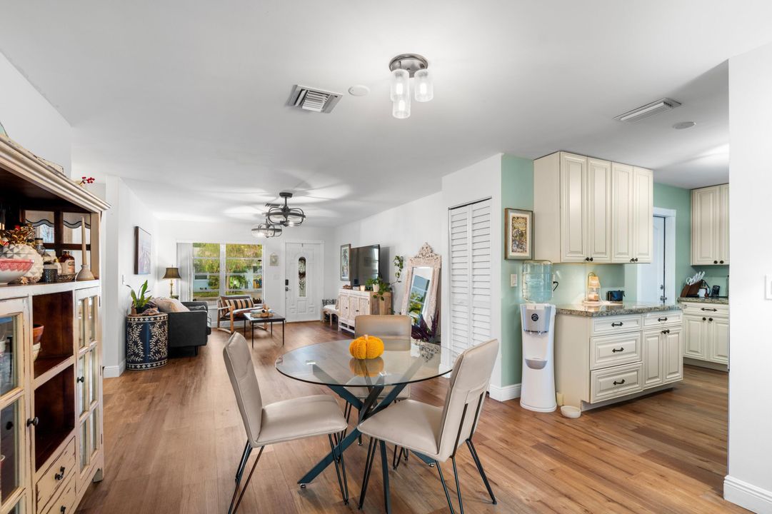 For Sale: $559,000 (3 beds, 2 baths, 1297 Square Feet)