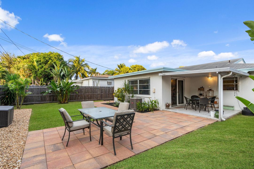 For Sale: $559,000 (3 beds, 2 baths, 1297 Square Feet)