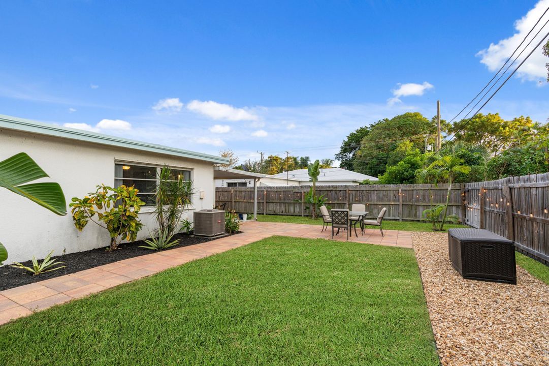 For Sale: $559,000 (3 beds, 2 baths, 1297 Square Feet)