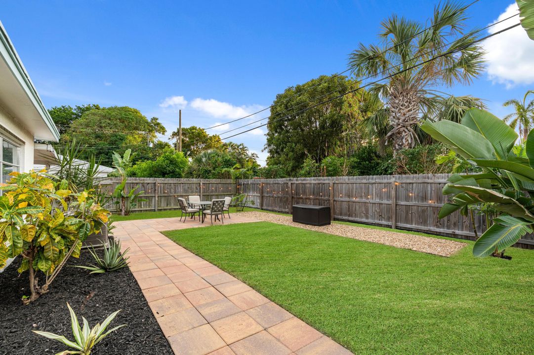 For Sale: $559,000 (3 beds, 2 baths, 1297 Square Feet)