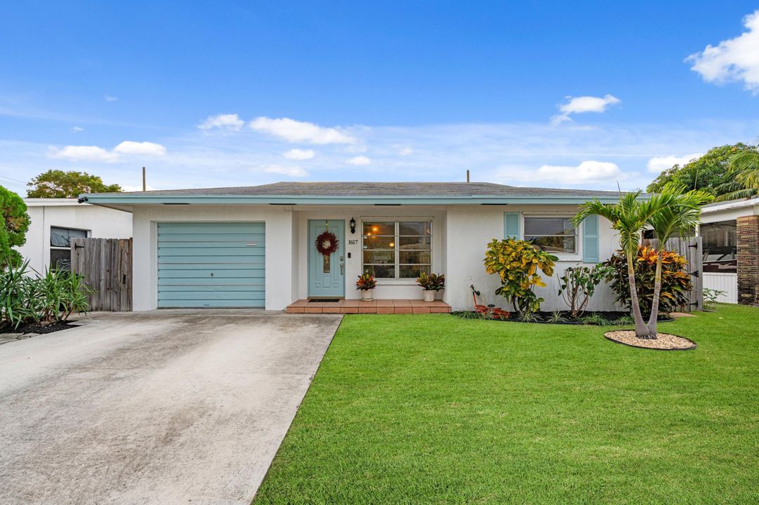 For Sale: $559,000 (3 beds, 2 baths, 1297 Square Feet)