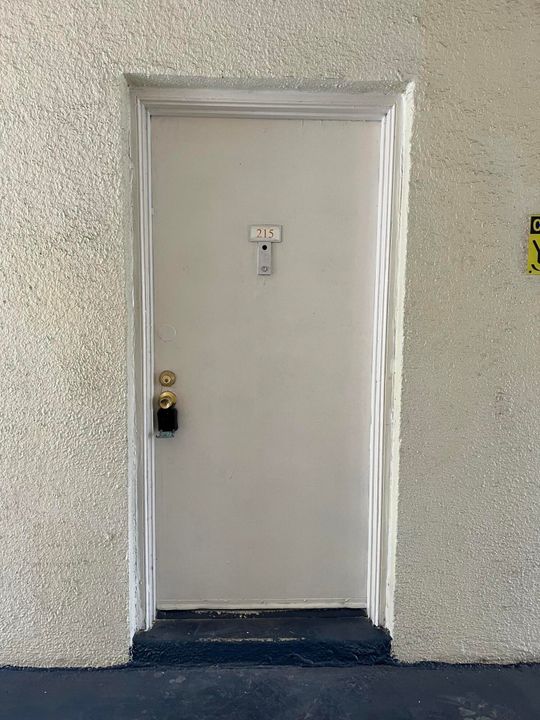 出租: $1,750 (2 贝兹, 1 浴室, 800 平方英尺)