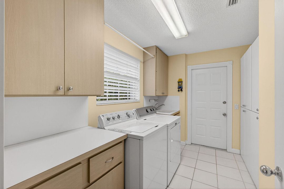 待售: $465,000 (2 贝兹, 2 浴室, 1525 平方英尺)