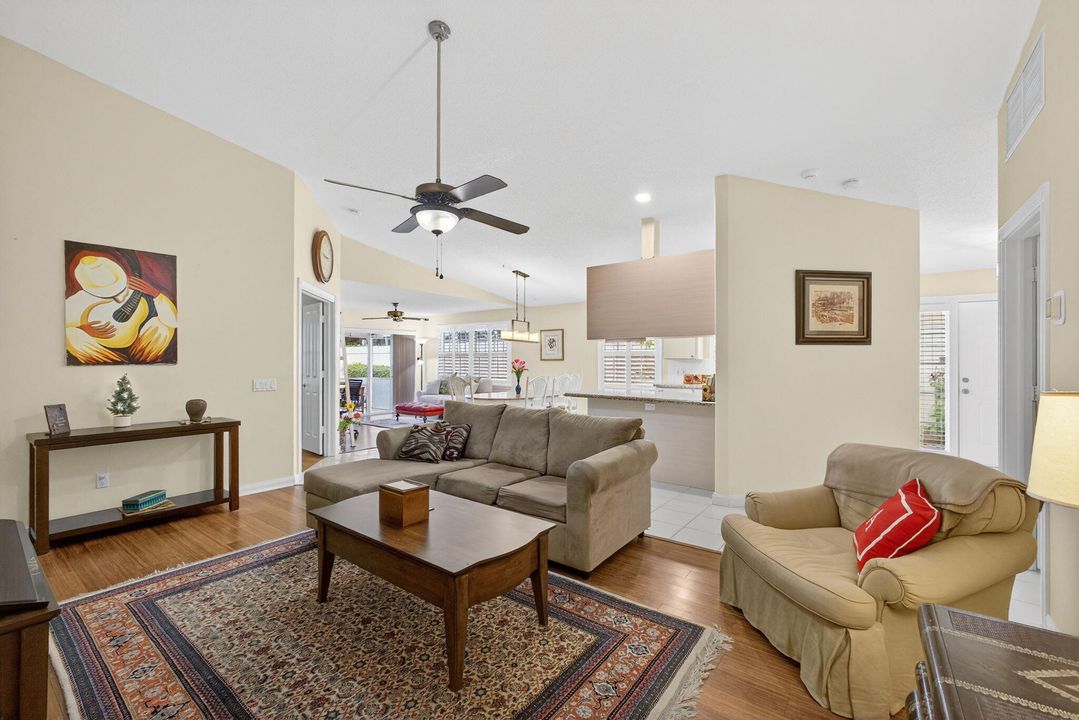 待售: $465,000 (2 贝兹, 2 浴室, 1525 平方英尺)