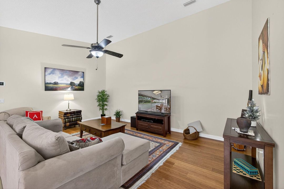 待售: $465,000 (2 贝兹, 2 浴室, 1525 平方英尺)