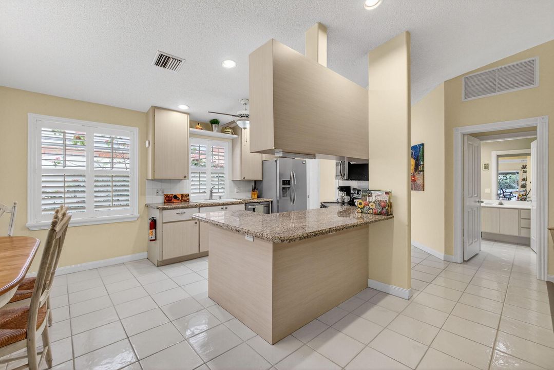 待售: $465,000 (2 贝兹, 2 浴室, 1525 平方英尺)