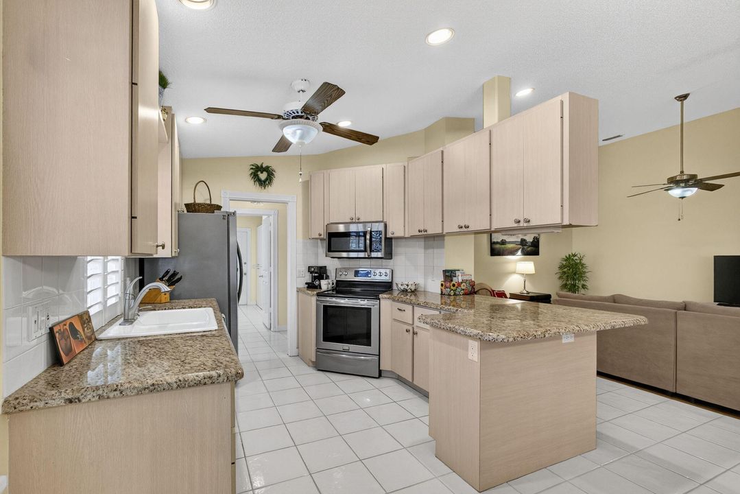 待售: $465,000 (2 贝兹, 2 浴室, 1525 平方英尺)