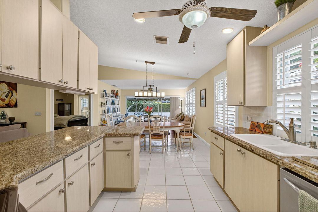 待售: $465,000 (2 贝兹, 2 浴室, 1525 平方英尺)