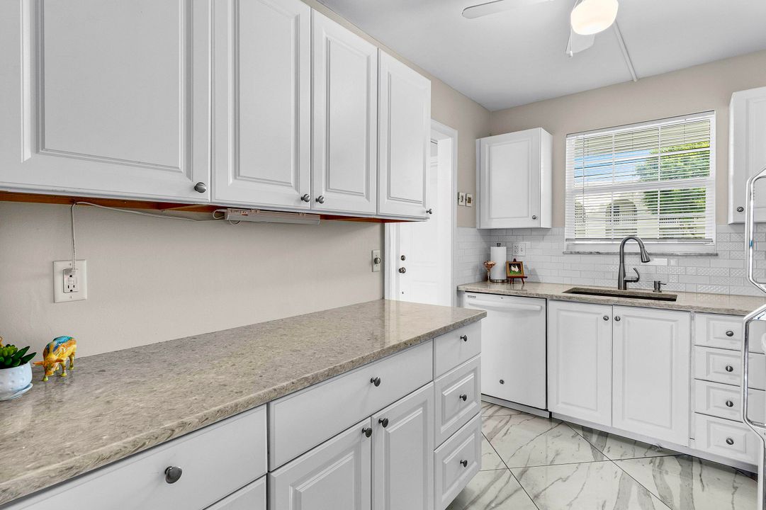 待售: $314,300 (1 贝兹, 1 浴室, 854 平方英尺)