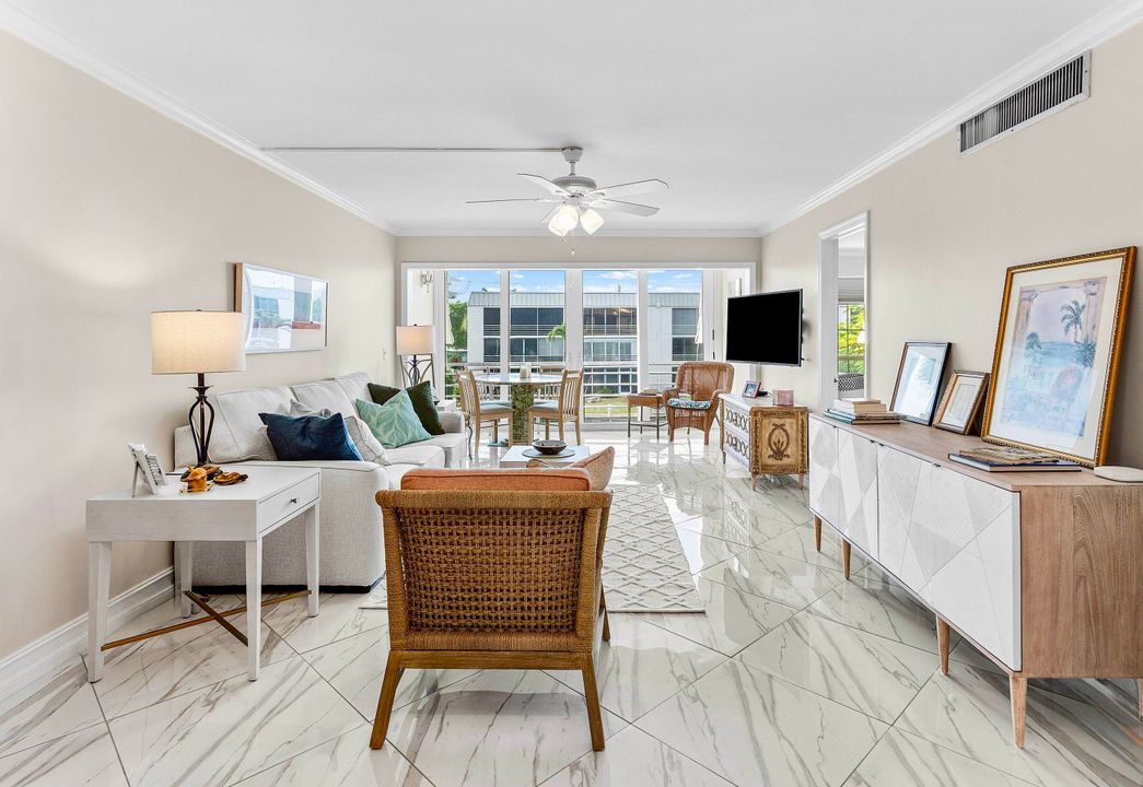 待售: $314,300 (1 贝兹, 1 浴室, 854 平方英尺)