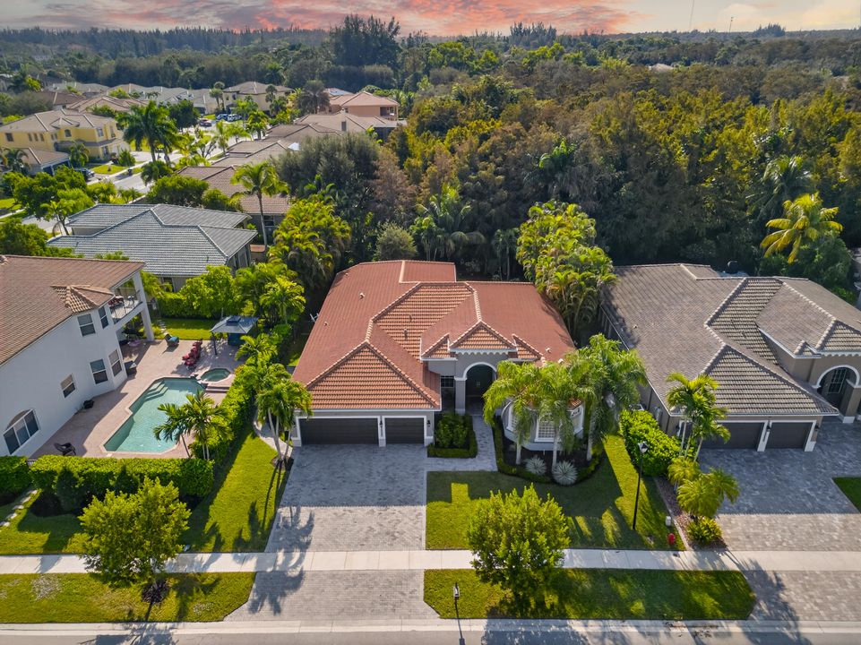 For Sale: $989,000 (4 beds, 3 baths, 2774 Square Feet)