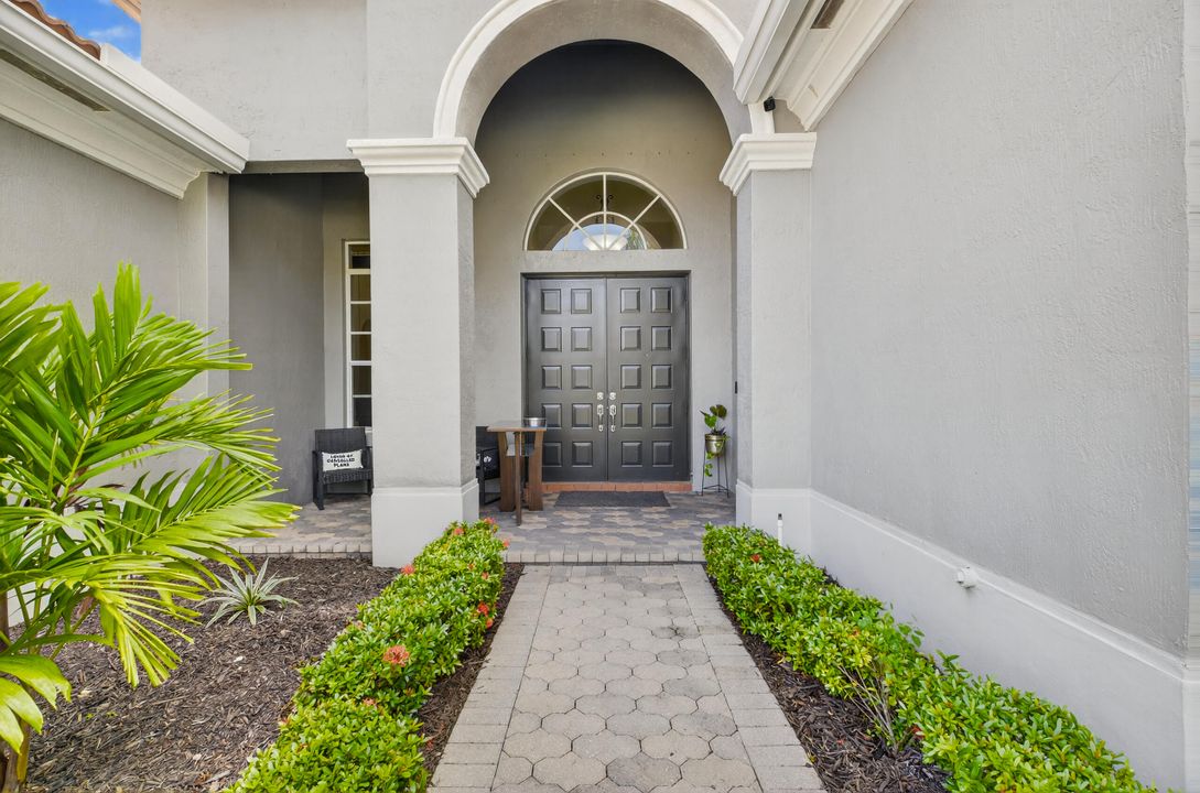 For Sale: $989,000 (4 beds, 3 baths, 2774 Square Feet)