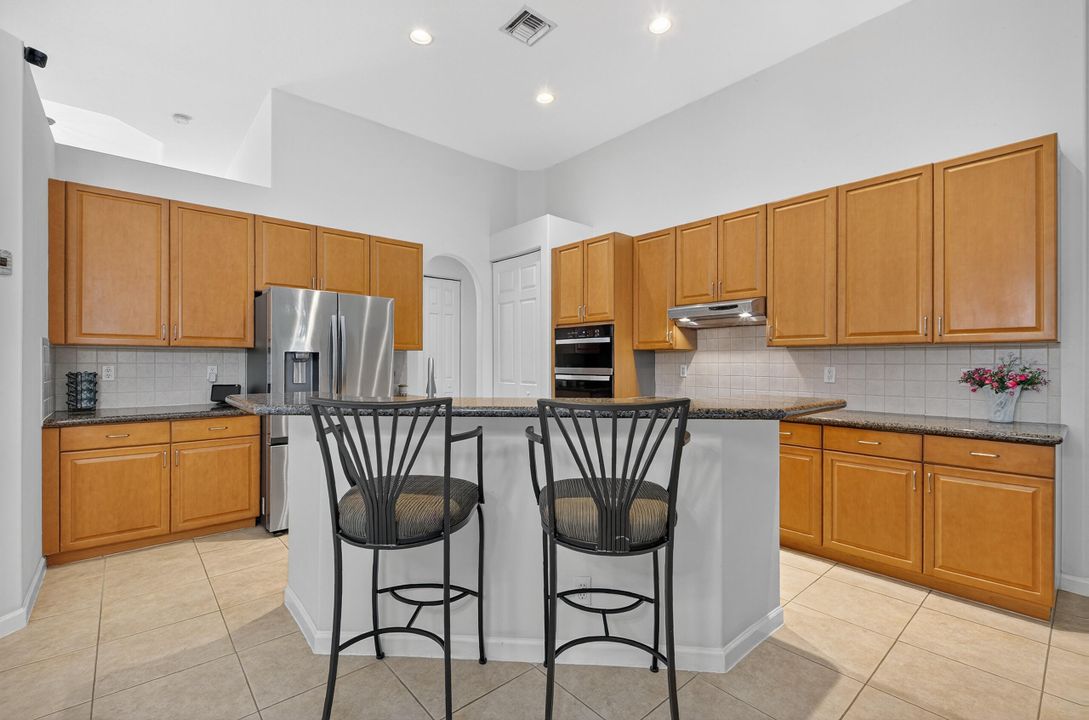 For Sale: $989,000 (4 beds, 3 baths, 2774 Square Feet)