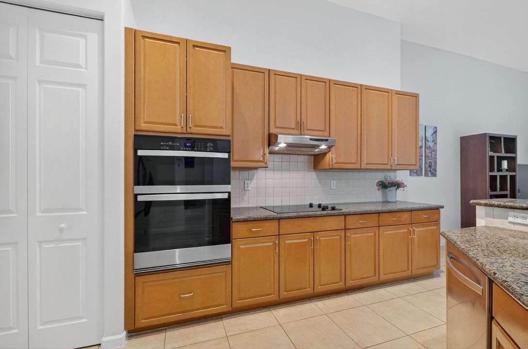 For Sale: $989,000 (4 beds, 3 baths, 2774 Square Feet)