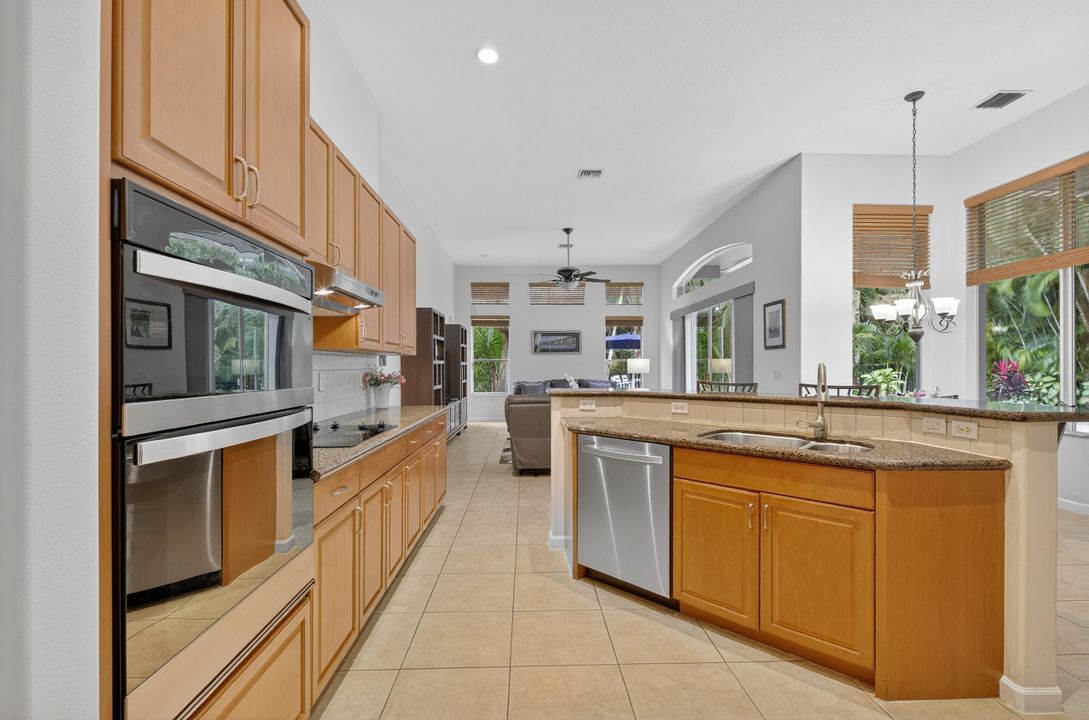 For Sale: $989,000 (4 beds, 3 baths, 2774 Square Feet)