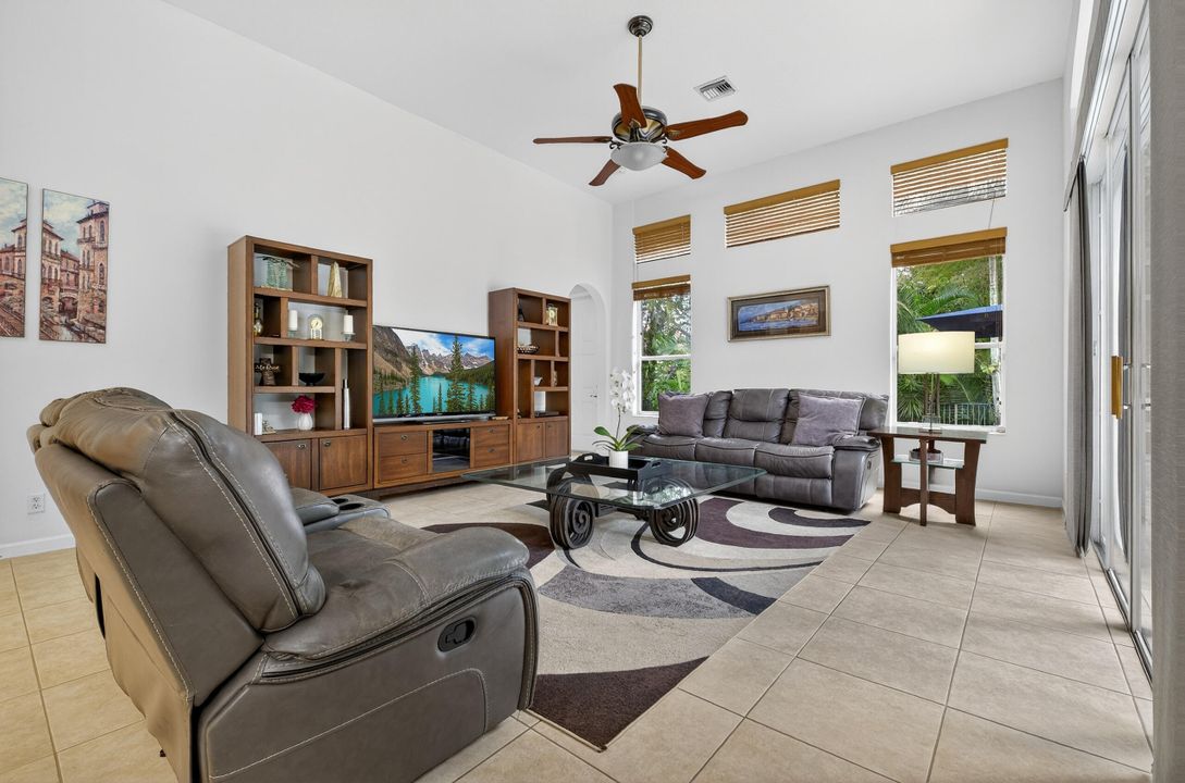 For Sale: $989,000 (4 beds, 3 baths, 2774 Square Feet)