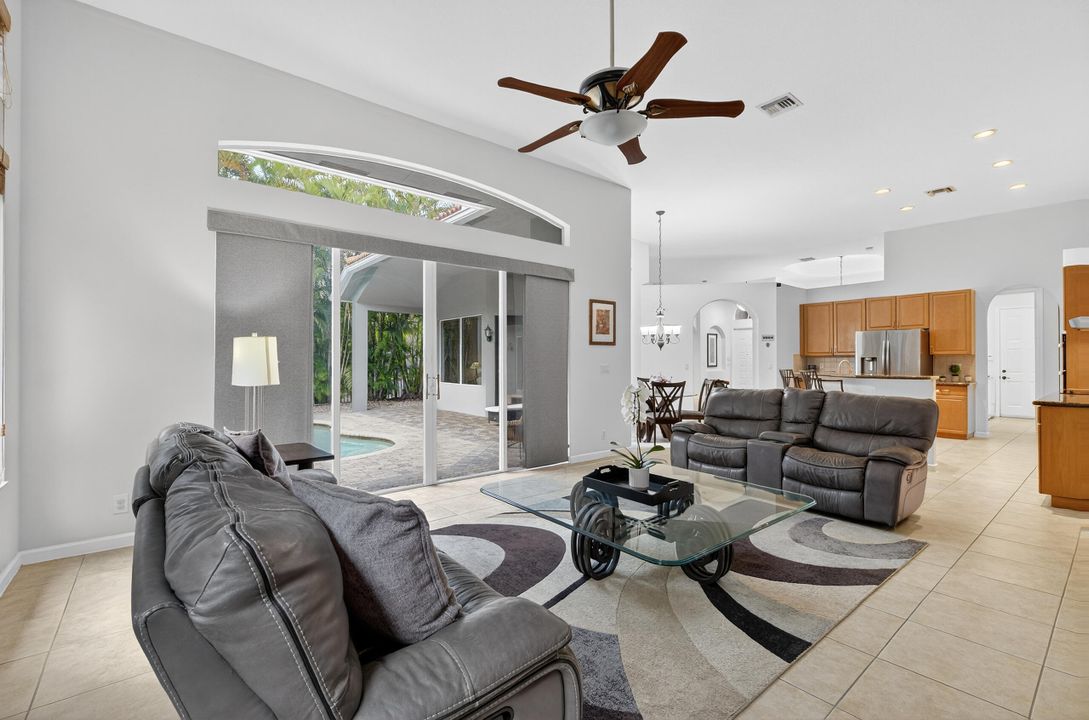 For Sale: $989,000 (4 beds, 3 baths, 2774 Square Feet)