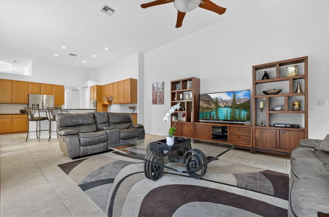 For Sale: $989,000 (4 beds, 3 baths, 2774 Square Feet)