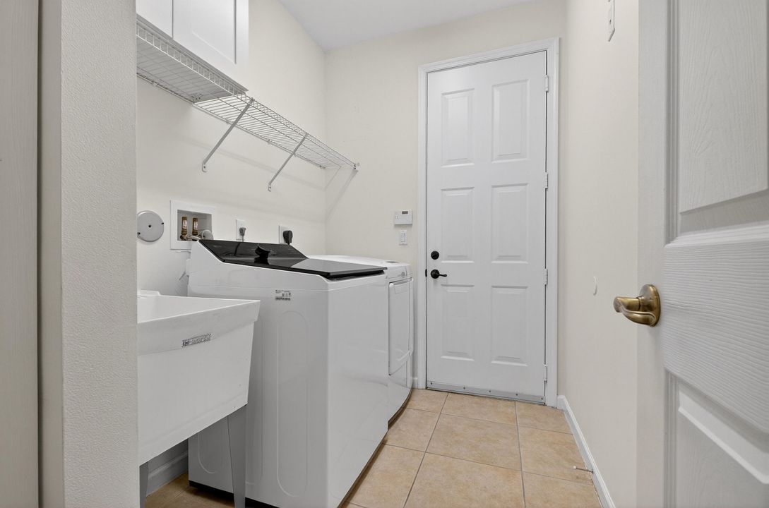 For Sale: $989,000 (4 beds, 3 baths, 2774 Square Feet)