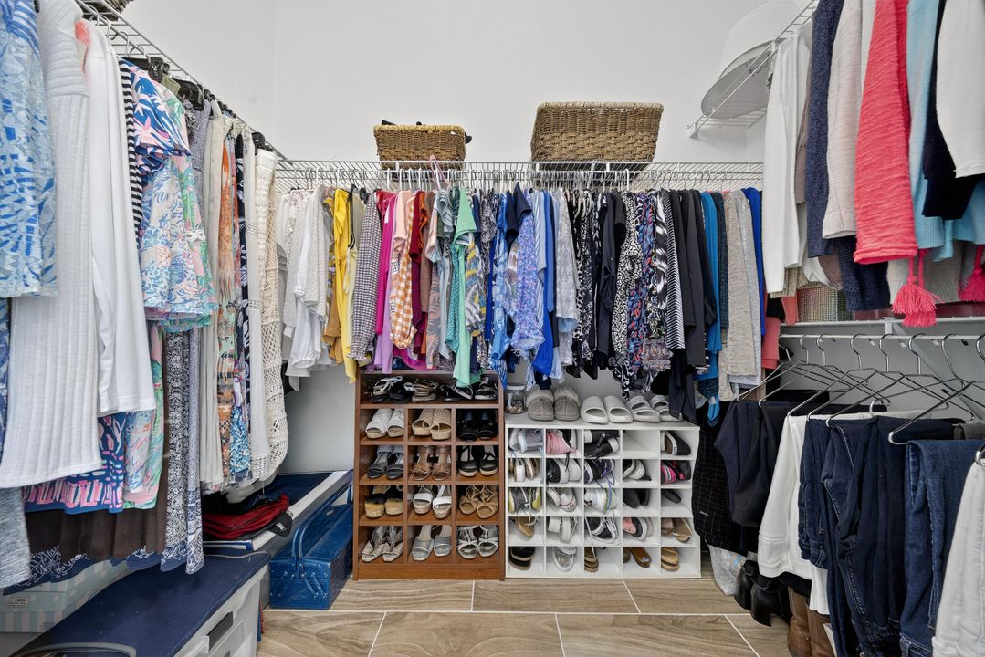 For Sale: $989,000 (4 beds, 3 baths, 2774 Square Feet)