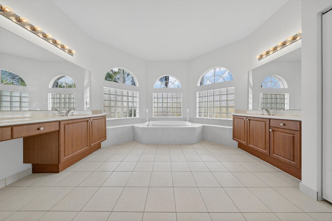 For Sale: $989,000 (4 beds, 3 baths, 2774 Square Feet)