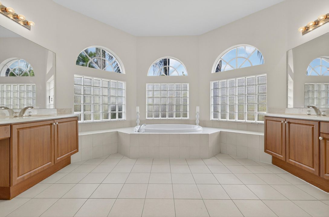 For Sale: $989,000 (4 beds, 3 baths, 2774 Square Feet)